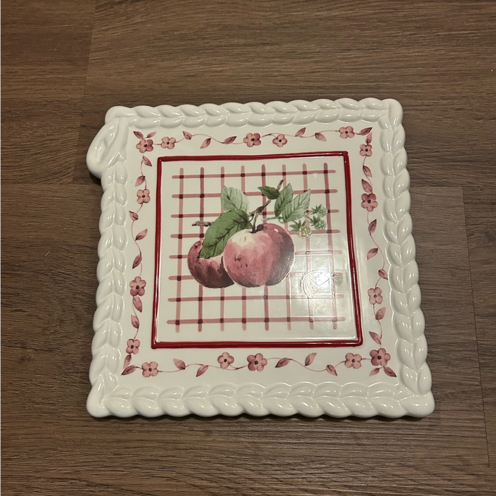 Pfaltzgraff ‘Delicious’ Ceramic Trivet with Apple Design